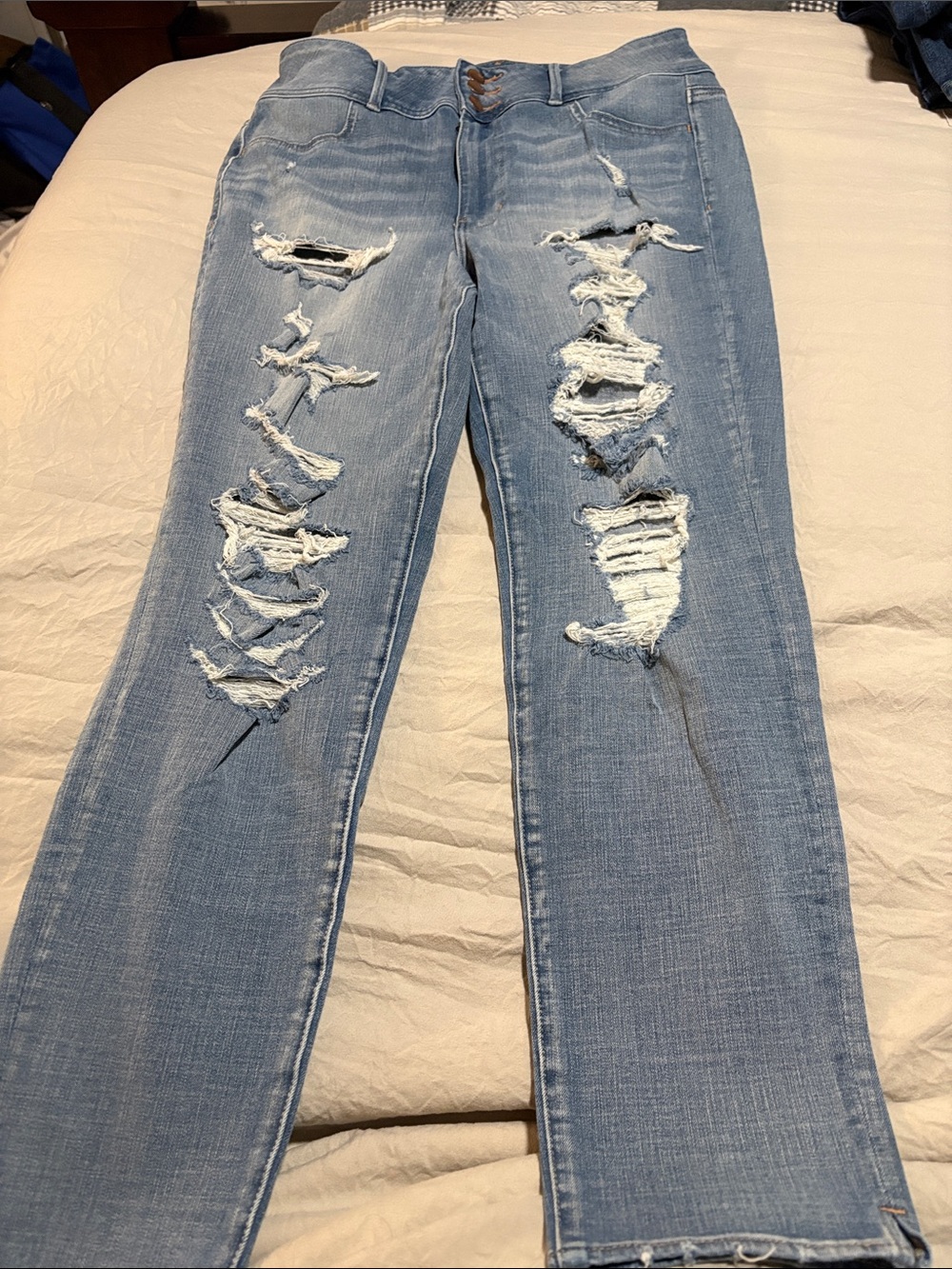 American Eagle Outfitters Light Blue Distressed Skinny Jeans